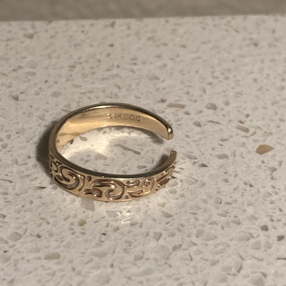 24 karat gold rose inscribed toe ring. I actually wear it as a pinky ring. :-) - Picture 2 of 2